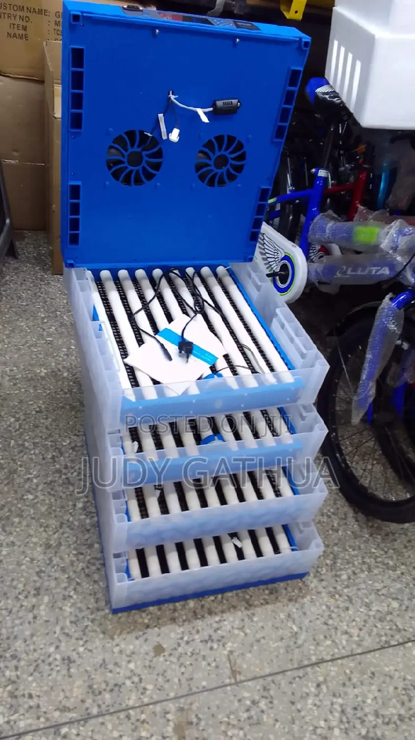 Incubator 4 Trays 256 Eggs