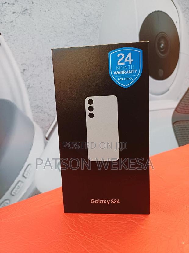 New Samsung Galaxy S24 256 GB Gray - thumbnail 2