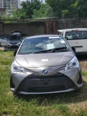 Toyota Vitz 1.3 FWD 5dr 2018 Gray