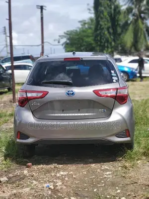 Toyota Vitz 1.3 FWD 5dr 2018 Gray
