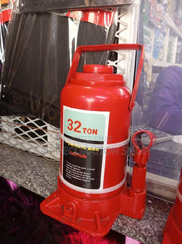 New Red 32ton Bottle Hydraulic Jack - main view