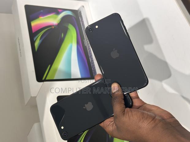 Apple iPhone SE (2020) 64 GB Black - main view