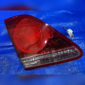 Crown 2005-2010 Boot Lights