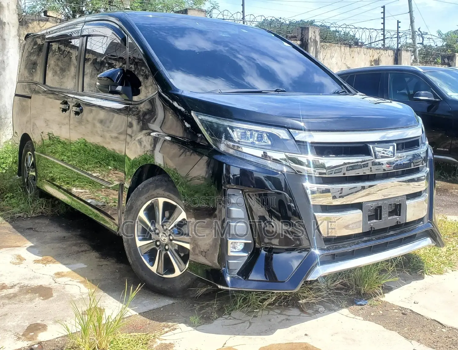 Toyota Noah 2.0 FWD (8 Seater) 2017 Black