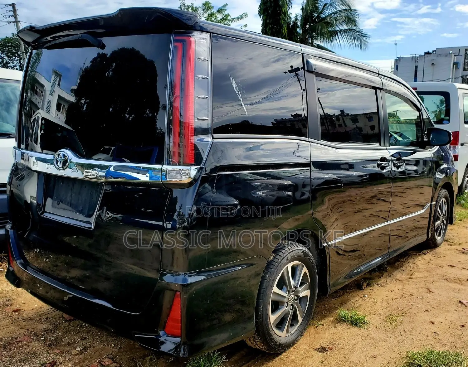 Toyota Noah 2.0 FWD (8 Seater) 2017 Black