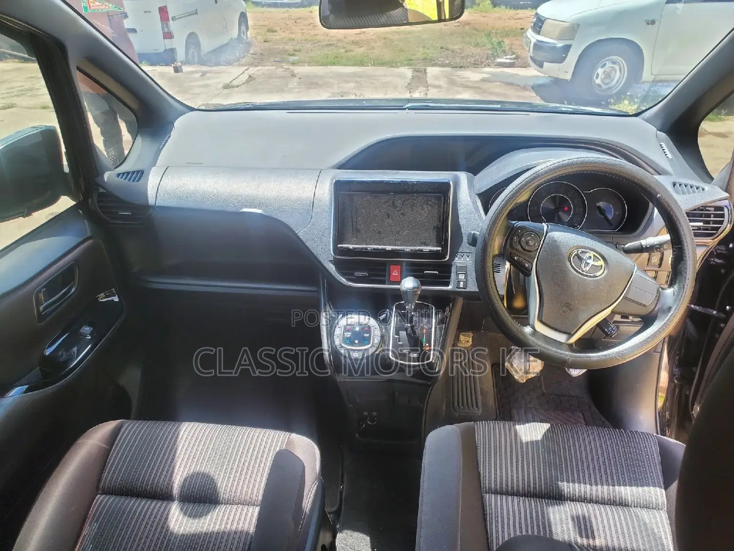 Toyota Noah 2.0 FWD (8 Seater) 2017 Black