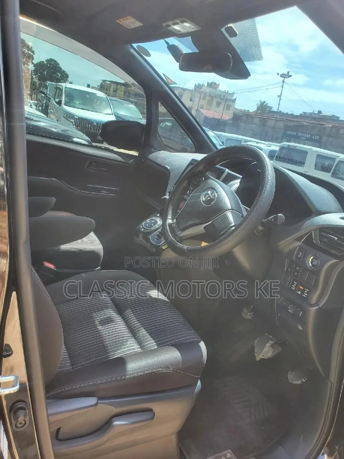 Toyota Noah 2.0 FWD (8 Seater) 2017 Black