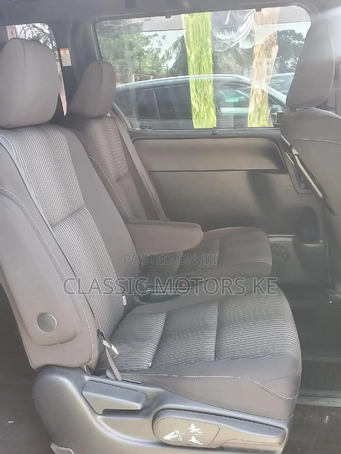 Toyota Noah 2.0 FWD (8 Seater) 2017 Black