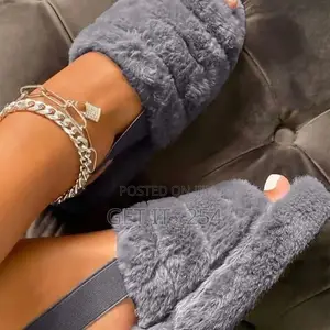 Fluffy Sandals 
36_42
Zmeingia Sai Tu