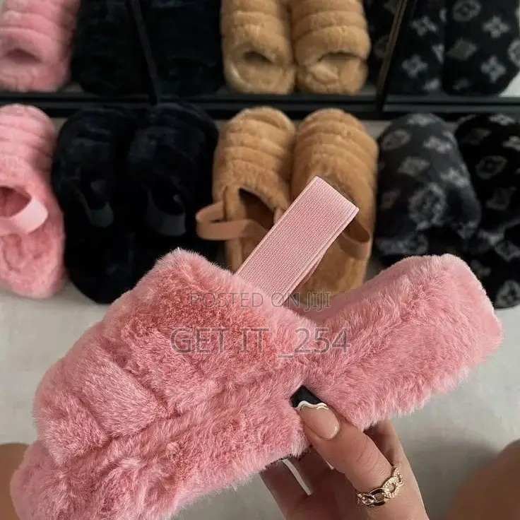 Fluffy Sandals 
36_42
Zmeingia Sai Tu
