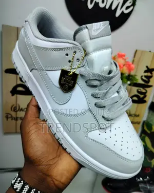 Nike SB Dunk Low Cut