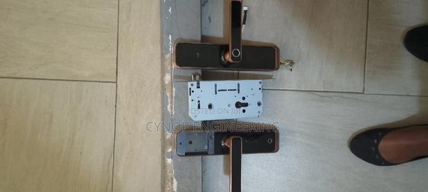Smart Lock With Auto Looking