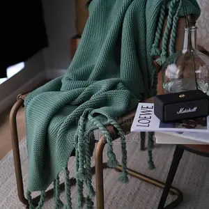 Supper Soft Knitted Throw Blankets With Tassels