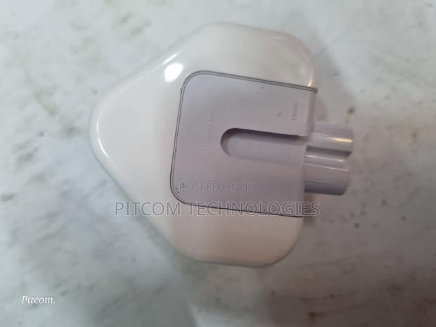 Macbook Plug - main view