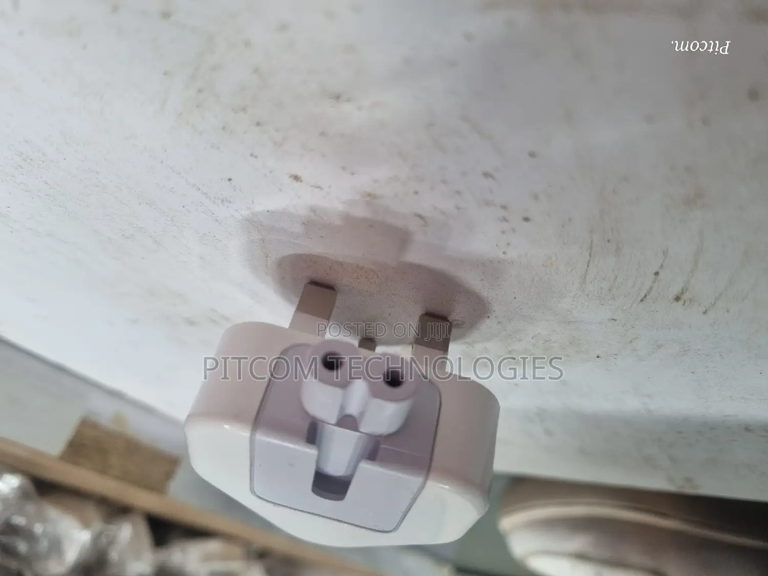 Macbook Plug