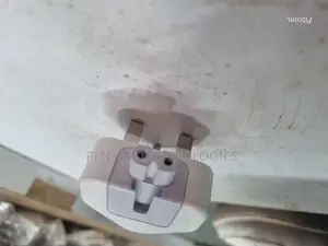 Macbook Plug