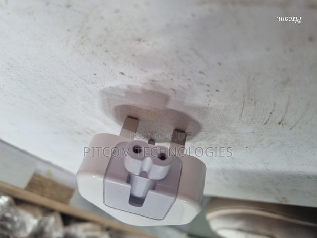 Macbook Plug - thumbnail 3