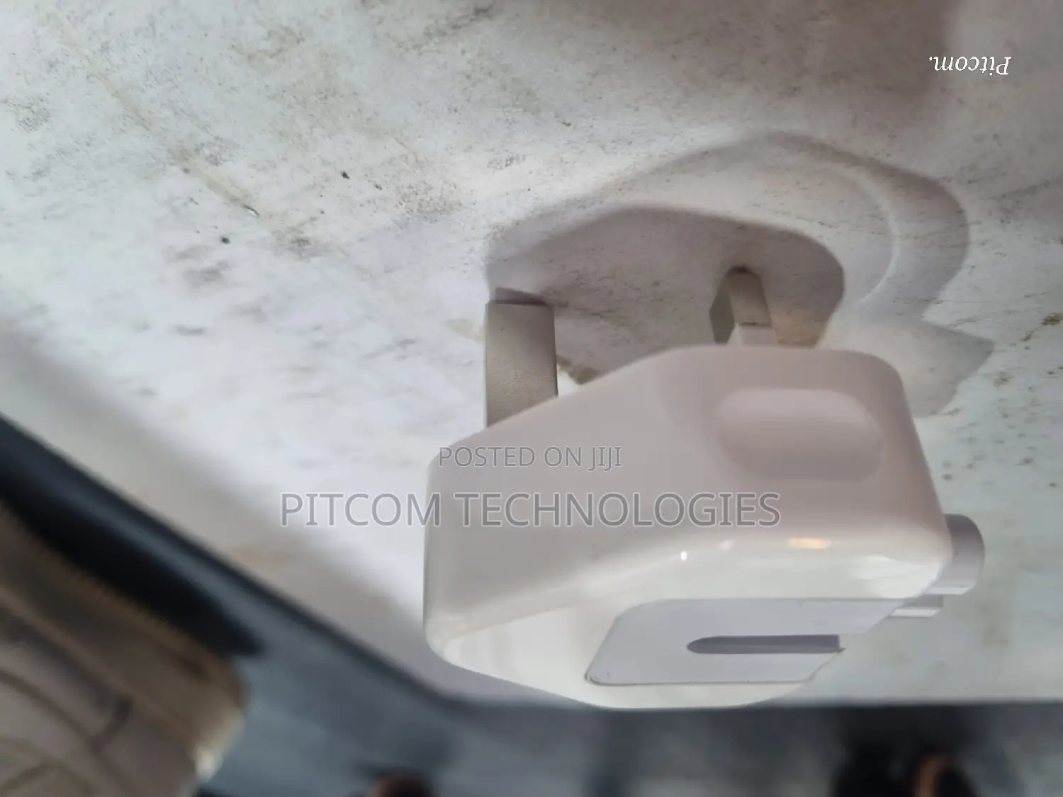Macbook Plug