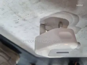 Macbook Plug