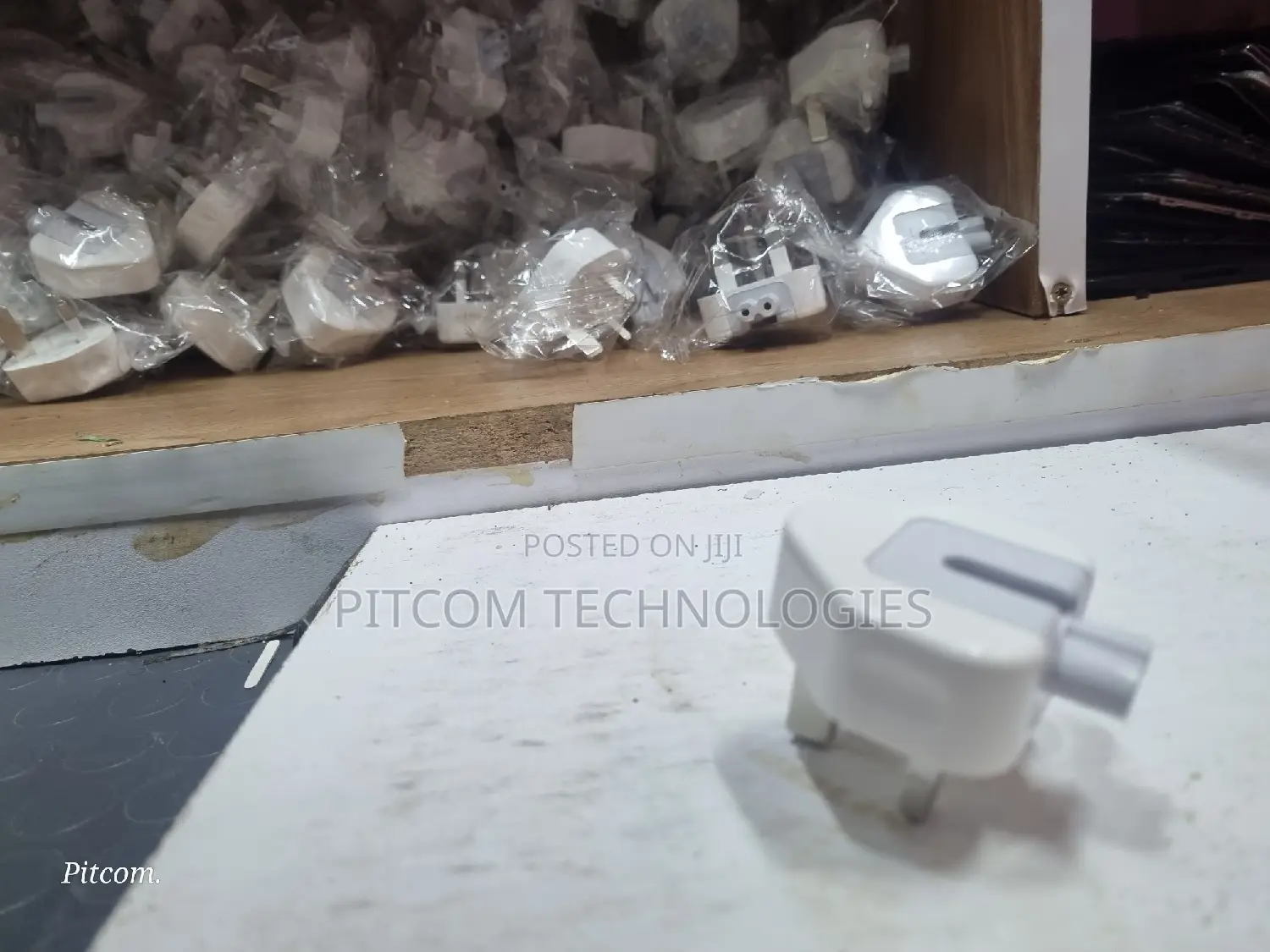 Macbook Plug