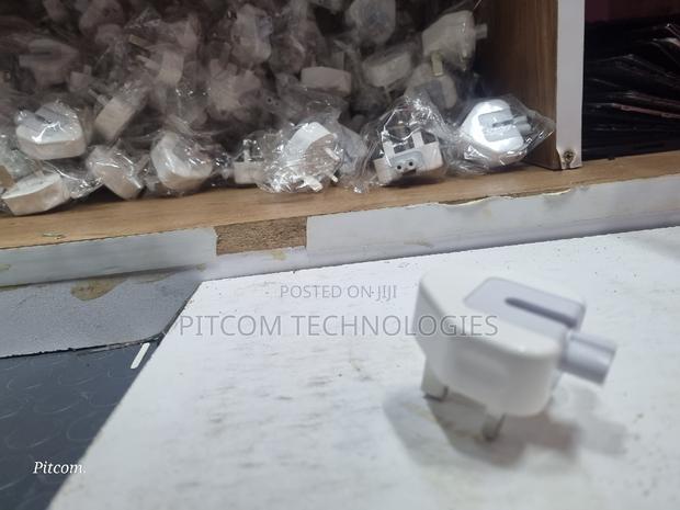 Macbook Plug - thumbnail 7