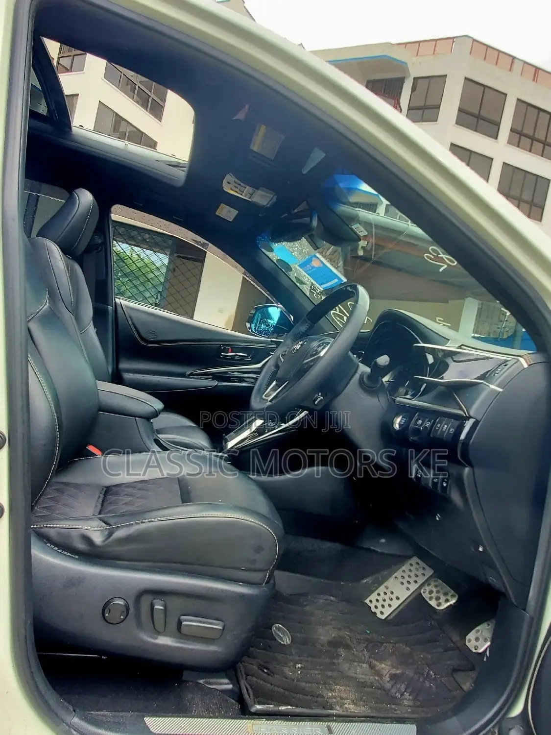 Toyota Harrier 2.0 2018 White