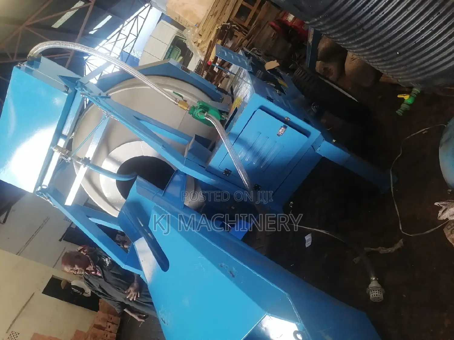 Self-Loadingconcrete Mixer 560litres Heavyduty .