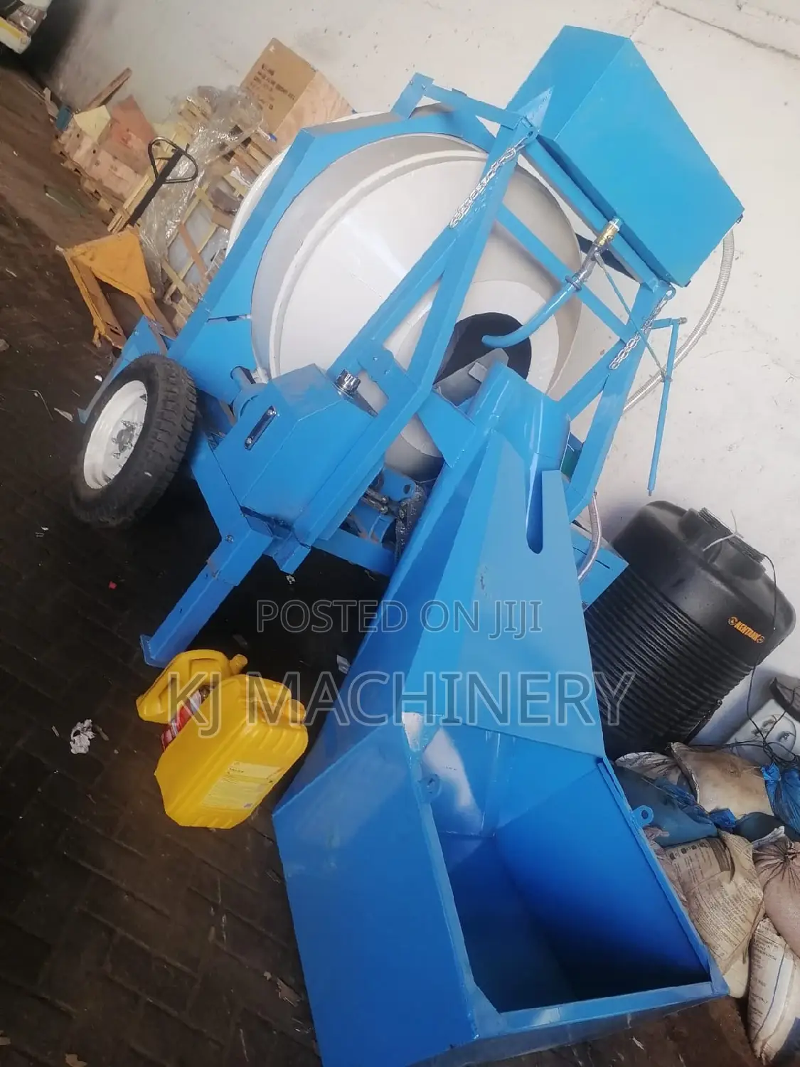 Self-Loadingconcrete Mixer 560litres Heavyduty .