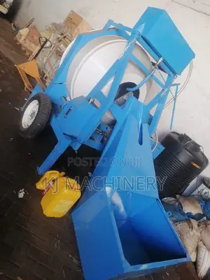 Self-Loadingconcrete Mixer 560litres Heavyduty .