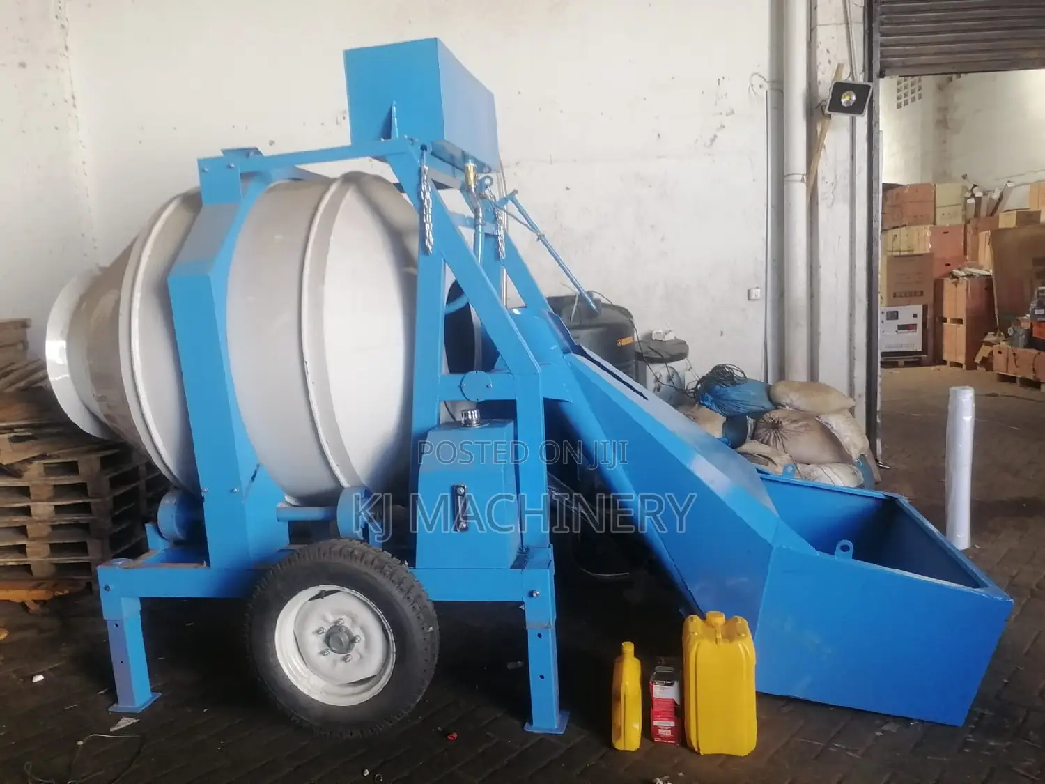 Self-Loadingconcrete Mixer 560litres Heavyduty .