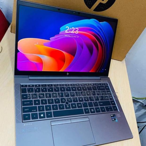 New Laptop HP ZBook Firefly G8 16GB Intel Core I5 SSD 1T