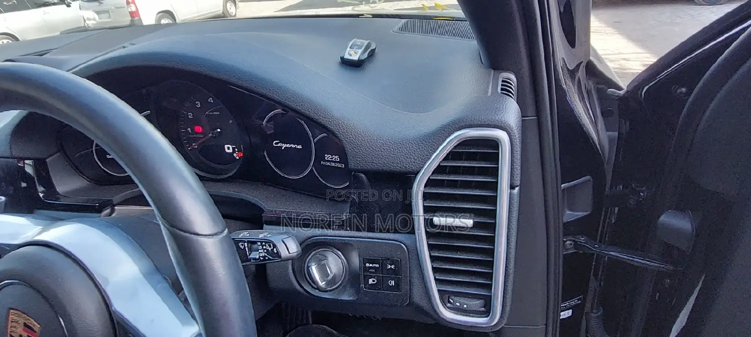 Porsche Cayenne 2021 Black