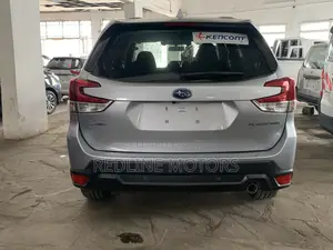 Subaru Forester Base AWD 2019 Silver