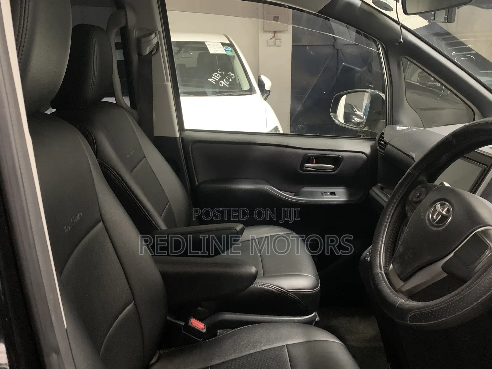 Toyota Noah 2.0 AWD (8 Seater) 2016 Black