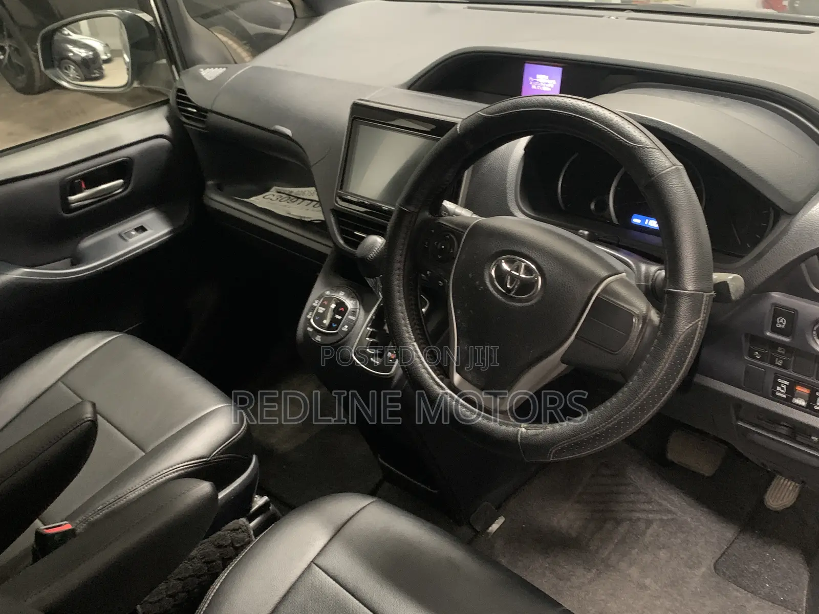 Toyota Noah 2.0 AWD (8 Seater) 2016 Black