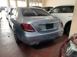 Mercedes-Benz E200 2017 Blue