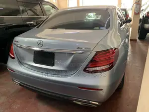 Mercedes-Benz E200 2017 Blue