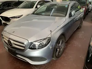 Mercedes-Benz E200 2017 Blue