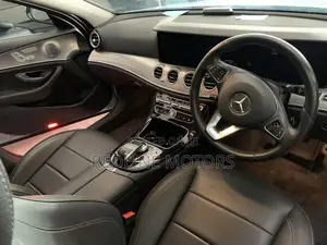 Mercedes-Benz E200 2017 Blue