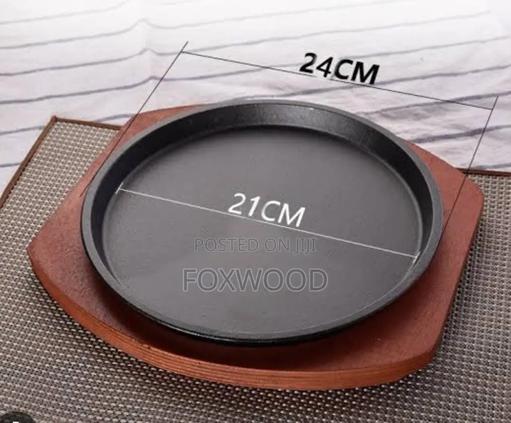 *Cast Iron Hot Sizzling Plate on Wooden Tray