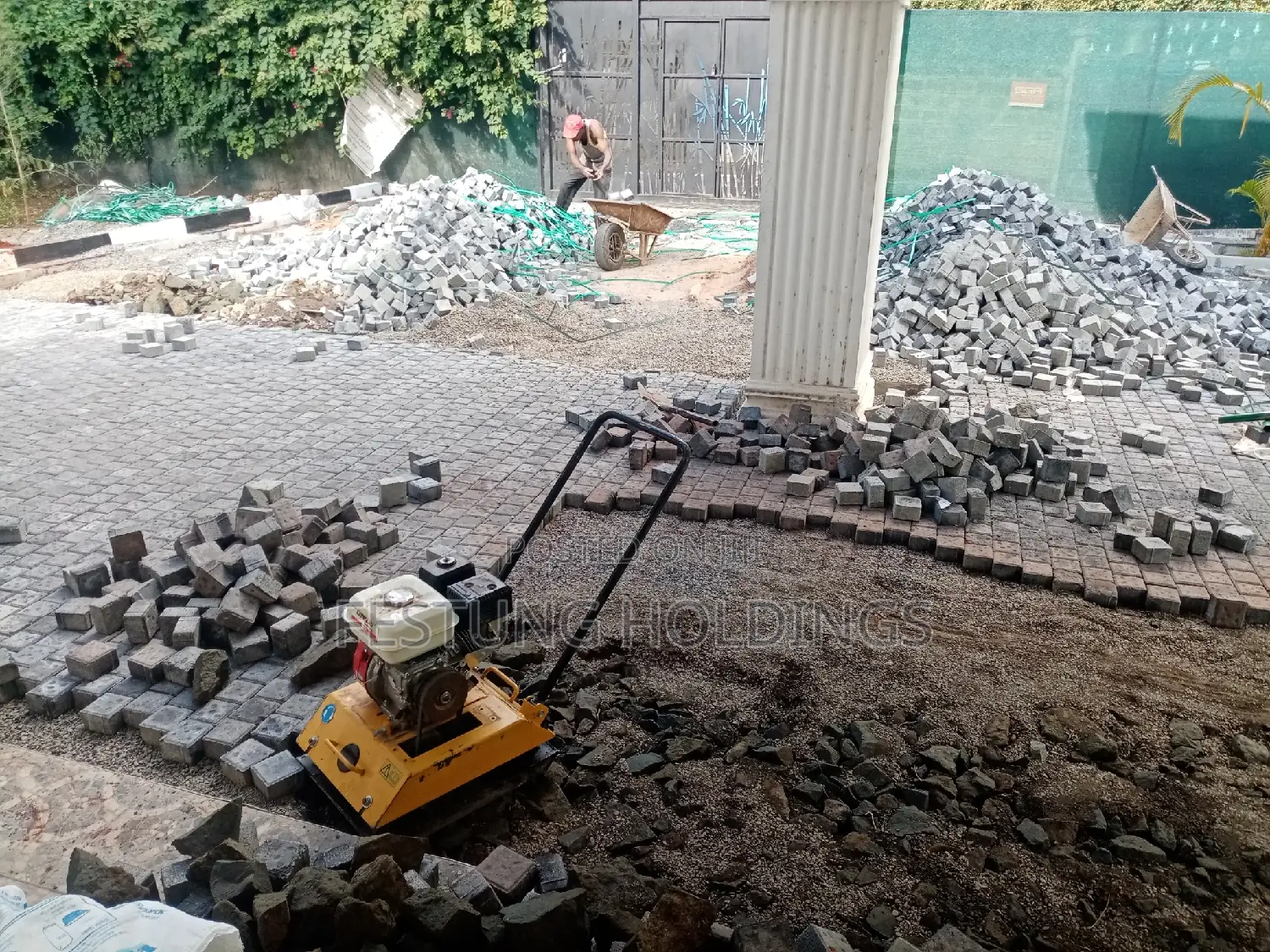 Ongoing Cabros Laying