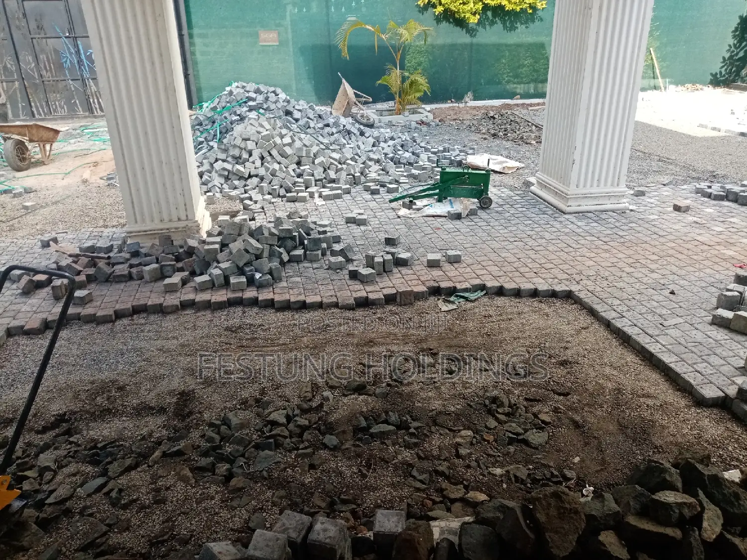 Ongoing Cabros Laying