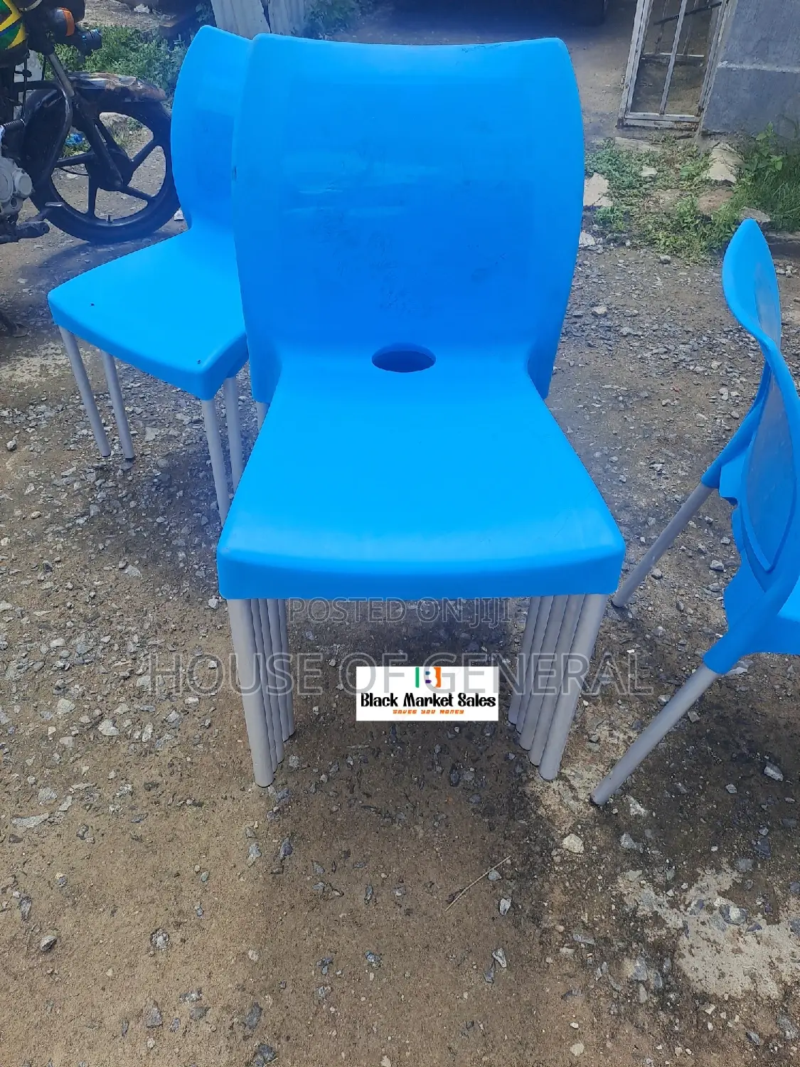 Strong and Comfortable Plastic Chair With Metal Tubing Legs