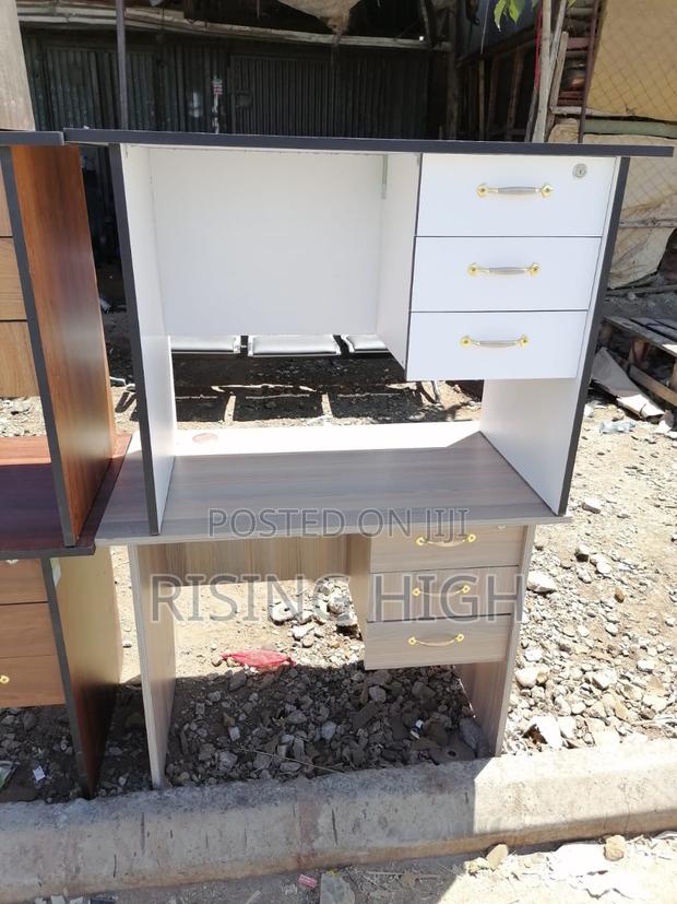 Good Unique Quality Office Table - main view