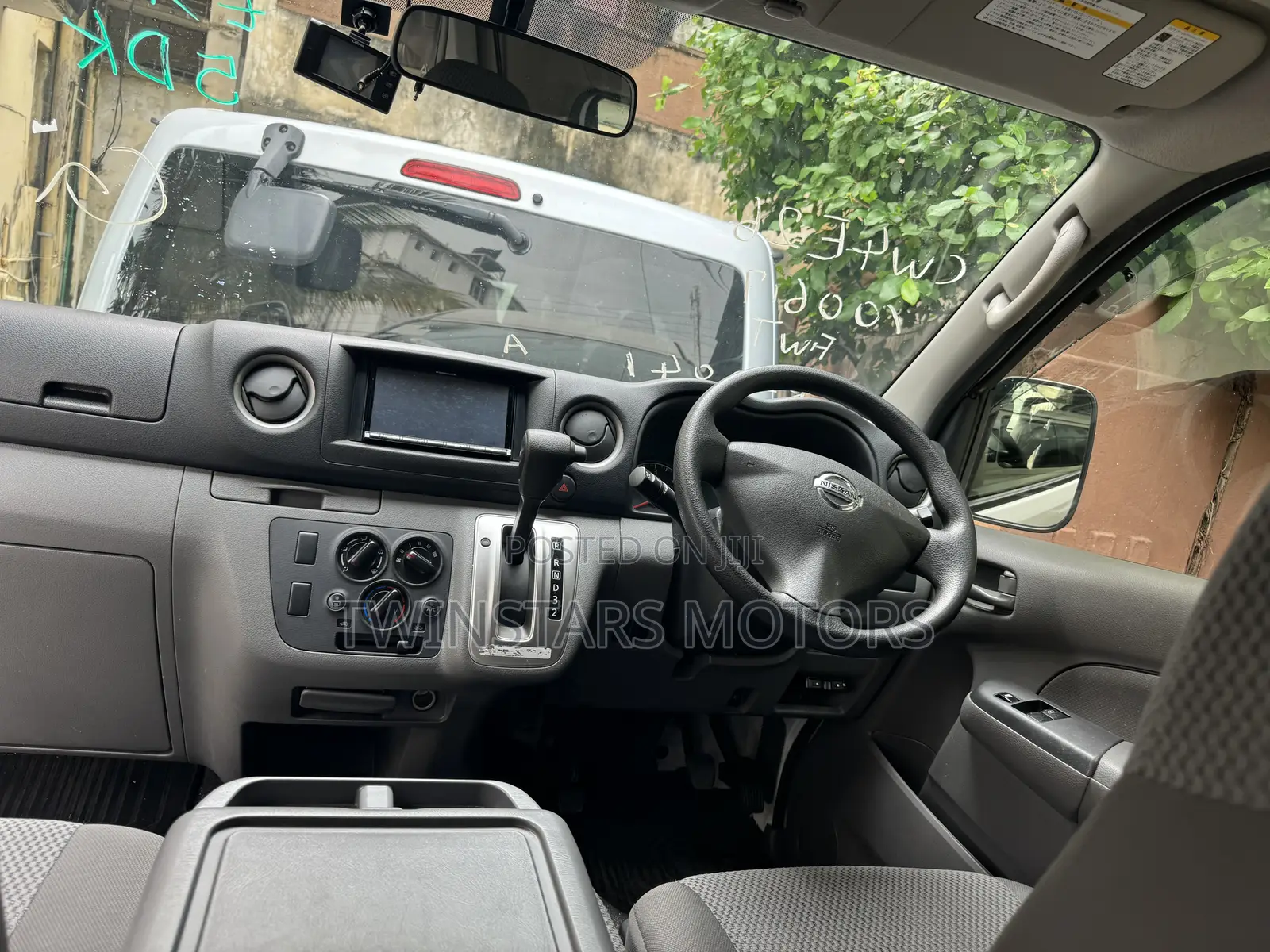 Nissan Caravan (Urvan) 2017 White