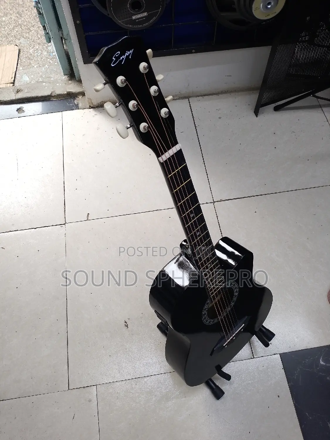 Enjoy Semi-Accoustic Size 38 Plus Stand