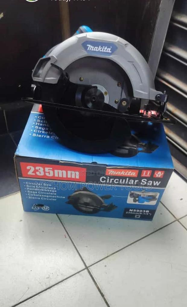 9" Electric Makita Circular Saw