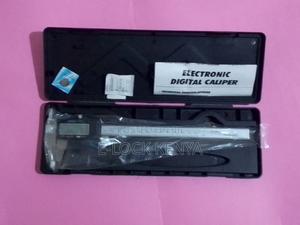 200mm Stainless Steel Electronic Digital Caliper - thumbnail 2