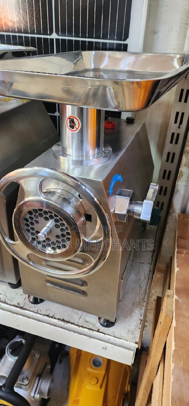 Quality Meat Mincing Machine Size 22 With Reverse Gear - main view