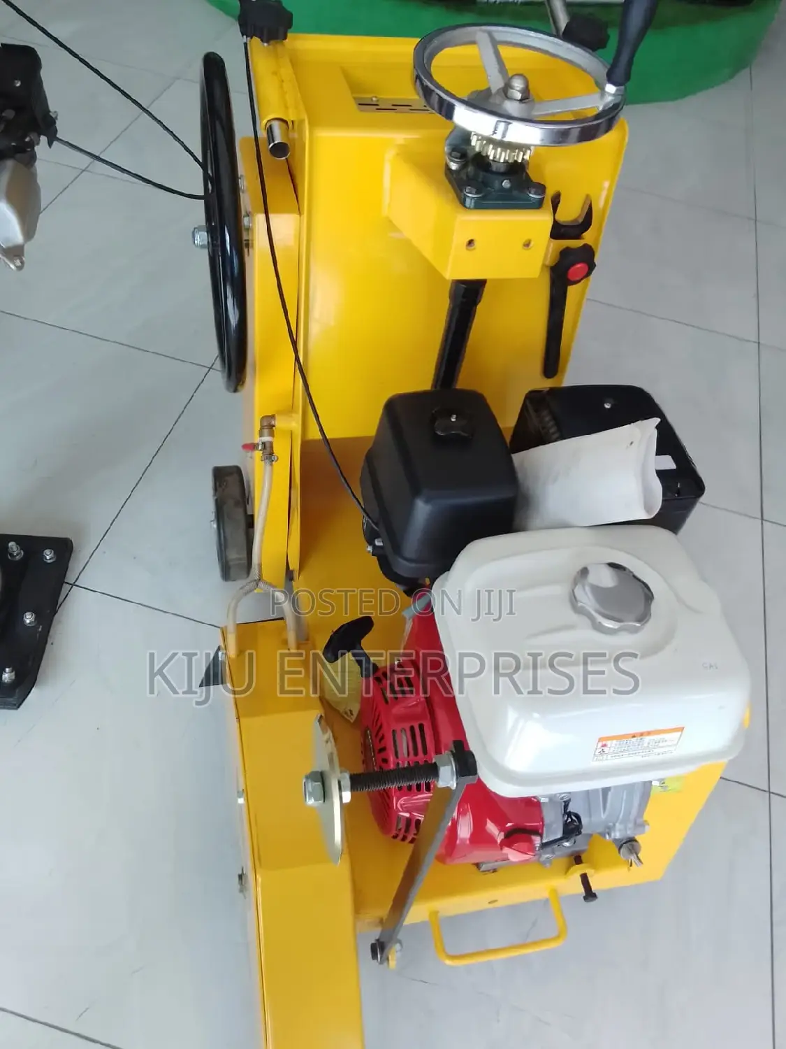 Petrol Powered Concrete Cutter or Saw Mill